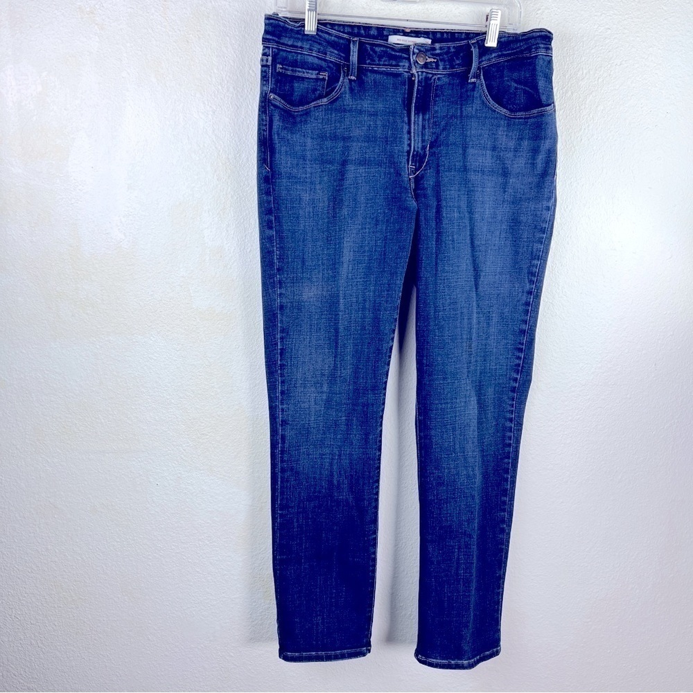 LEVI’S MID-RISE SKINNY JEANS. Size 16S. Stretch. 17” Waist 10” Rise 30” Inseam